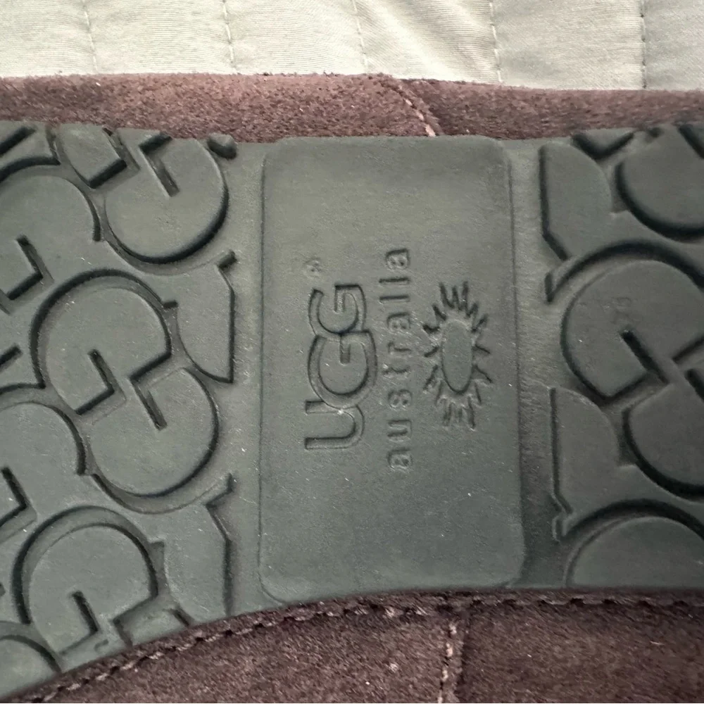 UGG Unisex-Child Ascot Slipper